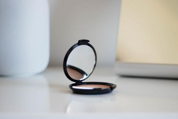 Men’s Makeup For Red Cheeks